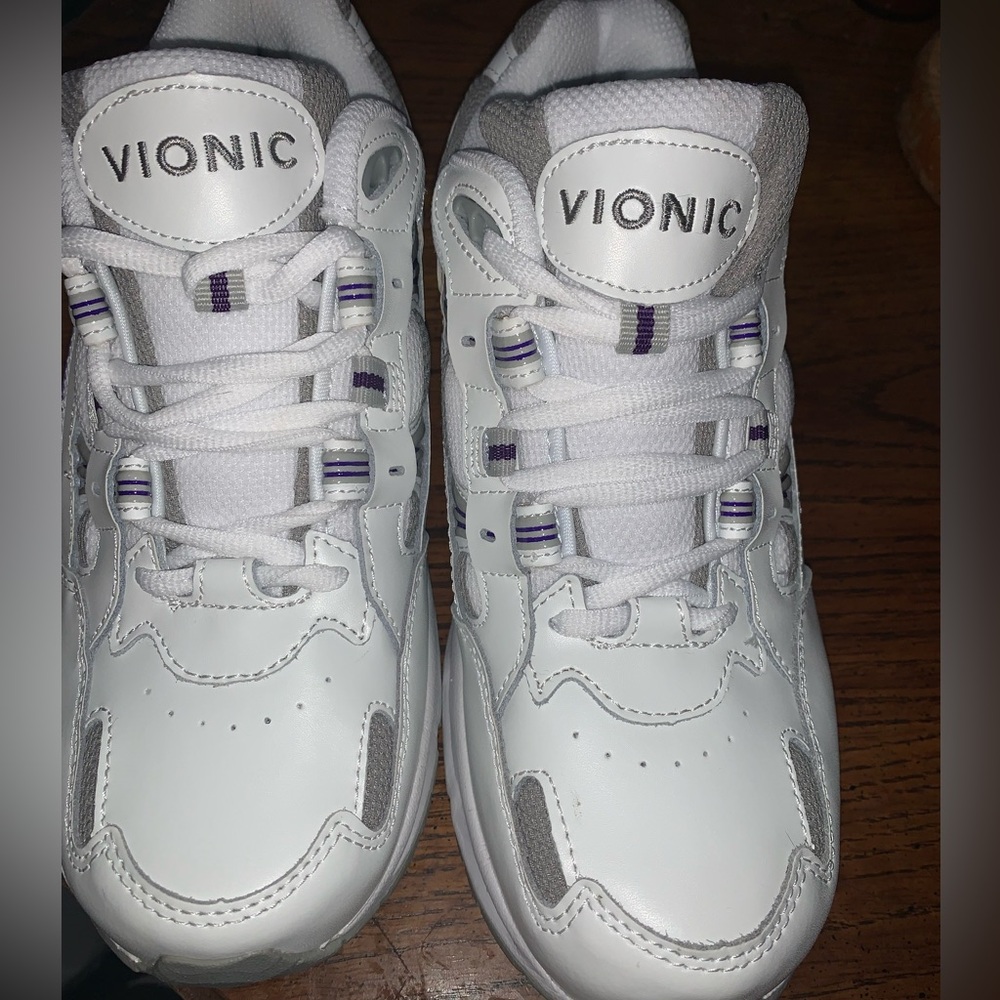 Vionic Women's Walker Classic Comfortable Leisure… - image 1